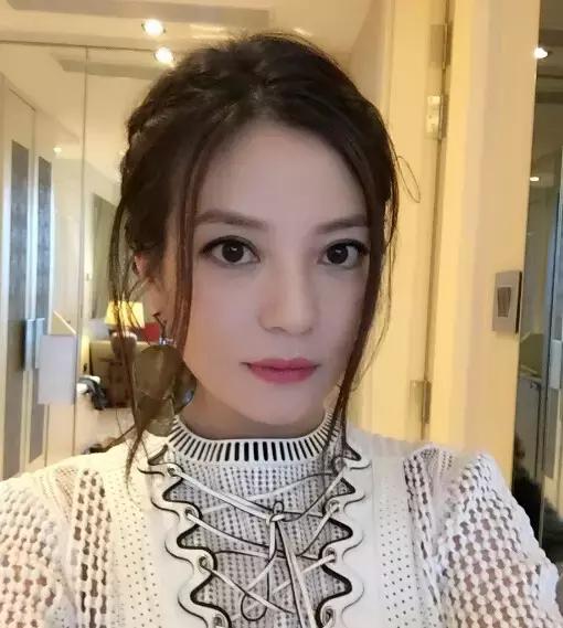 发型真的可以让脸看起来小一些嘛,适合大脸妹的减龄发型