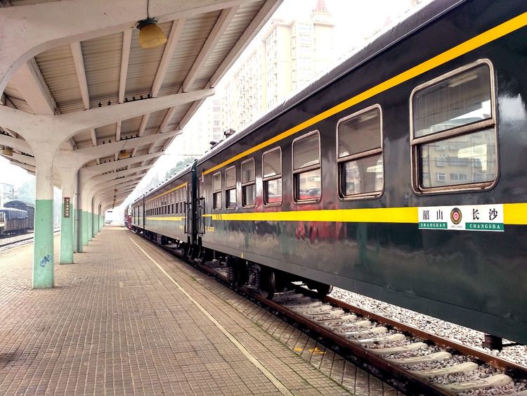 韶山伟人故居故事,韶山火车站历史资料