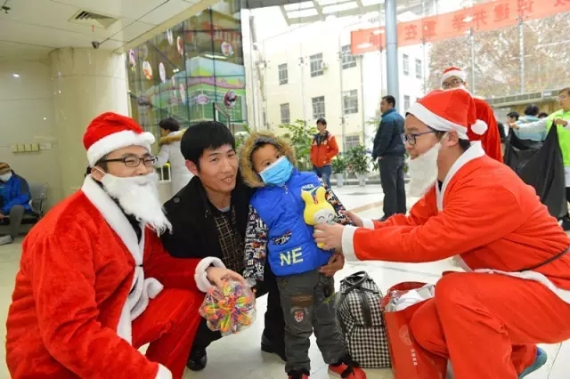 怎么给宝宝过圣诞节,医院给小朋友过儿童节