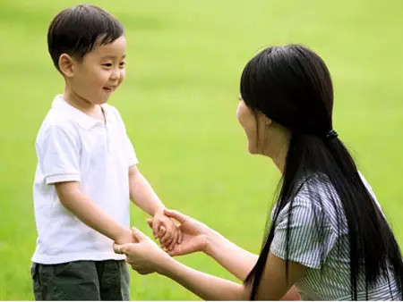 小孩咬人扔东西有什么讲究,孩子咬人爱扔东西是怎么回事