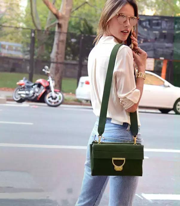 包治百病，我与时髦girl之间只差一枚“麂皮”包了！