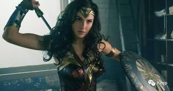 为了这些“C*杯罩**”，超级英雄们足足练了50年