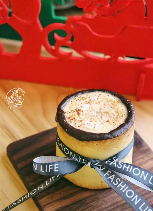 圣诞搞事啊！这杯咖啡竟好喝得我连杯子都吃掉了！