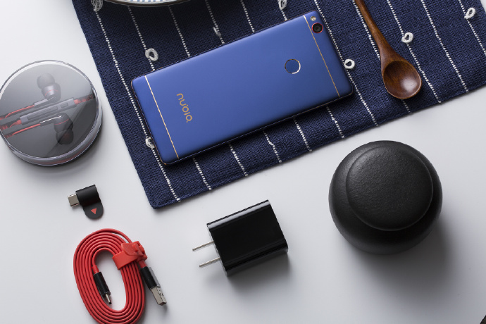 努比亚z11配色,努比亚z11标准版和黑金版的区别