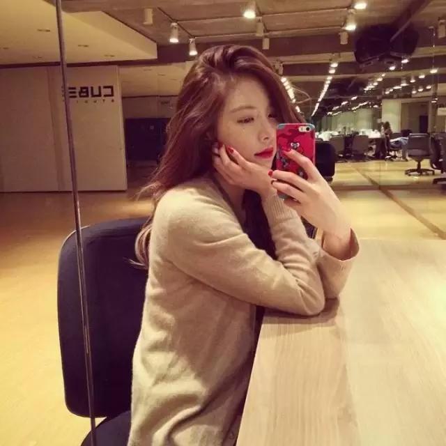 发型真的可以让脸看起来小一些嘛,适合大脸妹的减龄发型