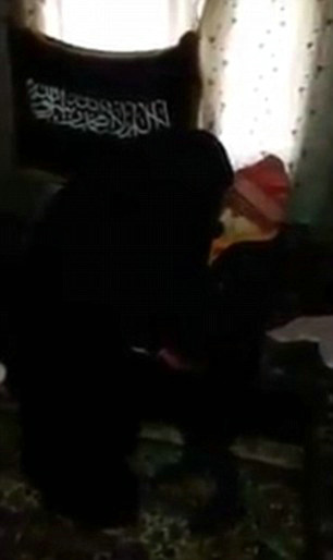 丧心病狂！恐怖分子吻别7岁女儿送其当“人肉*弹炸**”