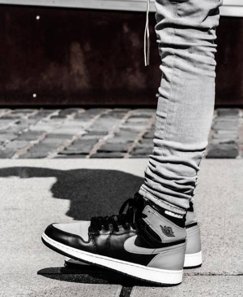 aj1现在哪双鞋值得入手,aj1两双不同配色一脚穿一只