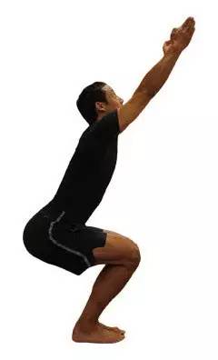 男人练瑜伽初级教程在家练,男人练瑜伽基础