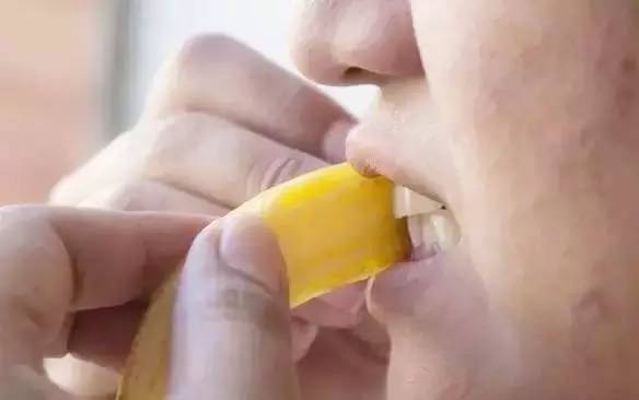 不用洗牙教你5分钟消灭牙垢,无需洗牙5分钟消除牙垢的方法