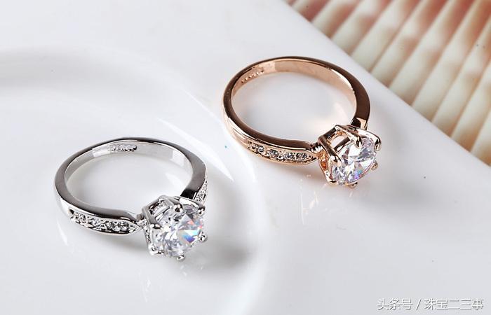 能够一眼看出锆石和钻石的区别吗,天然锆石和莫桑钻哪个更像钻石