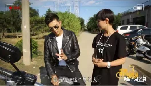 要被靳东的角色蒙蔽了双眼，他本人只有四岁，不能再多！