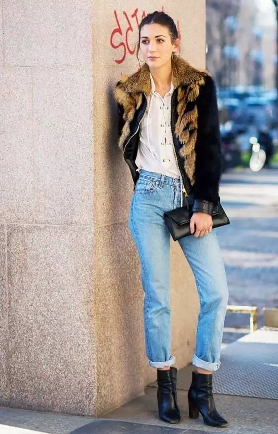 焦糖色大衣搭配什么包包好看,奢品包包如何穿搭