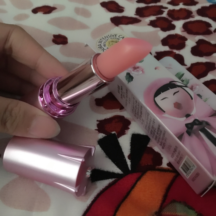 有色润唇膏学生党伪素颜,适合素颜的有色润唇膏安全