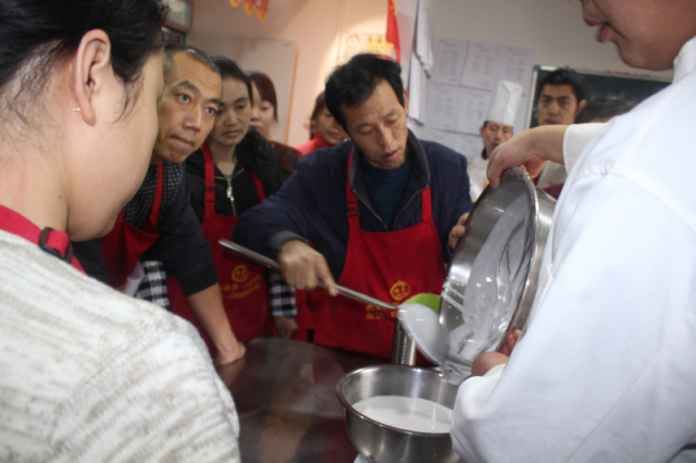 西安面皮的做法大全,汉中米皮做法小吃培训