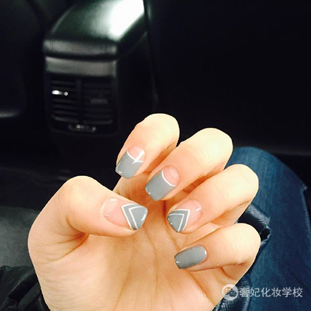 手白的人适合的美甲图片欣赏,手白又好看的女生