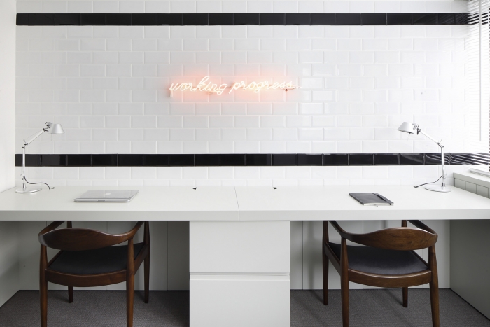 用木色为主的定制办公家具，HOLD住了这份优雅感