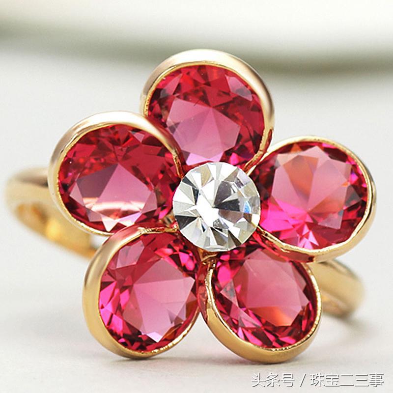 能够一眼看出锆石和钻石的区别吗,天然锆石和莫桑钻哪个更像钻石