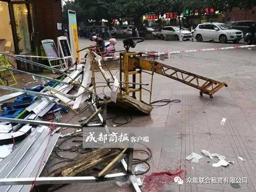 这些广告牌安装方式惊吓指数爆表！