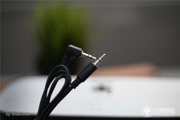 不用耳机孔一样插上就听，RSRDS909未来音响体验