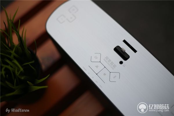 不用耳机孔一样插上就听，RSRDS909未来音响体验