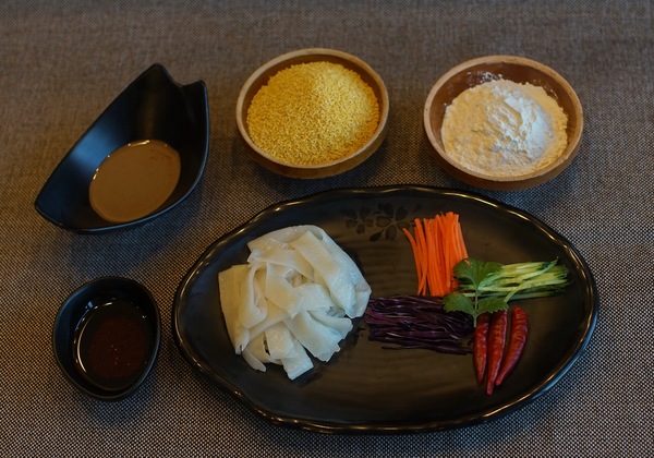 四十岁女人开凉皮店,阜新凉皮店