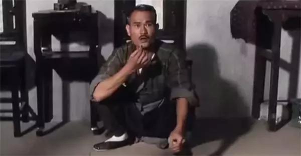 鬼咬鬼僵尸吸的什么,鬼咬鬼抽烟的僵尸