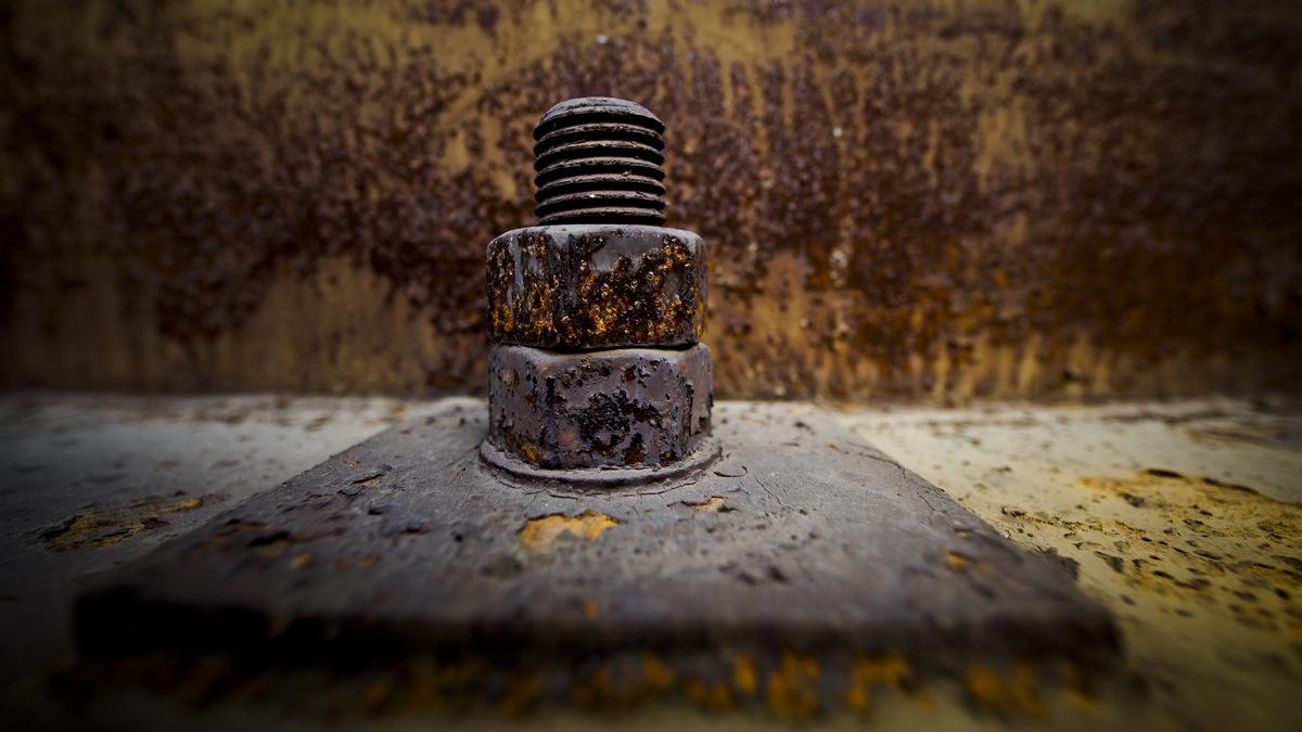 螺丝锈死拧不下来用可乐可以吗,螺丝生锈了拧不下来倒可乐有用吗