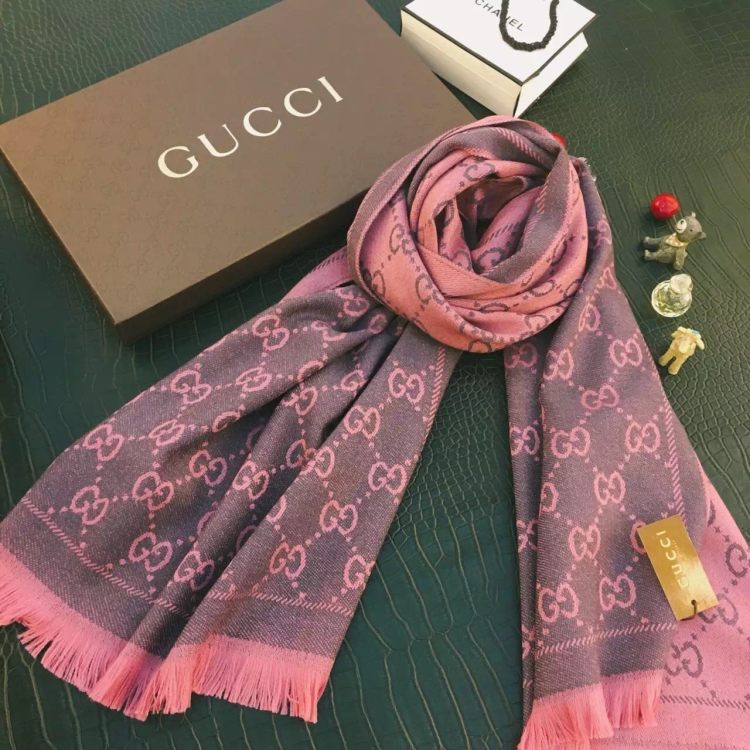 异域风情服饰不够围巾来凑,小众不撞围巾搭配