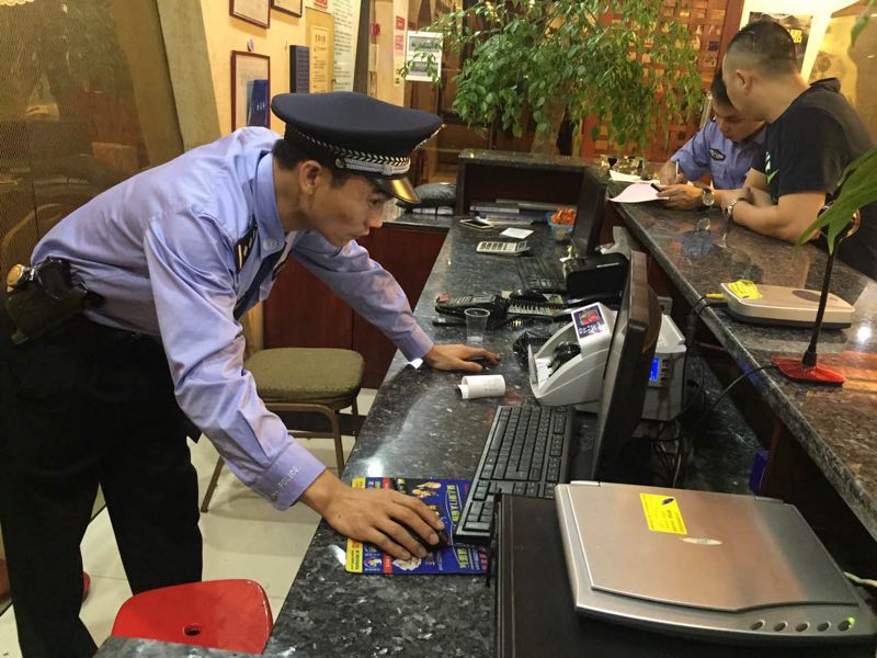 每日警星,每日警星黄育文做群众的知心人