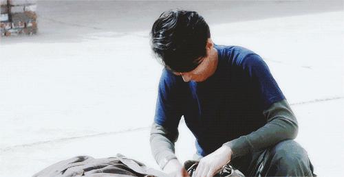 要被靳东的角色蒙蔽了双眼，他本人只有四岁，不能再多！