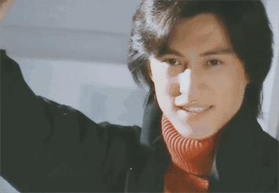 要被靳东的角色蒙蔽了双眼，他本人只有四岁，不能再多！