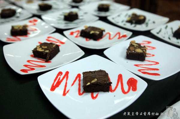 泡温泉享受的过程,泡完温泉吃自助餐