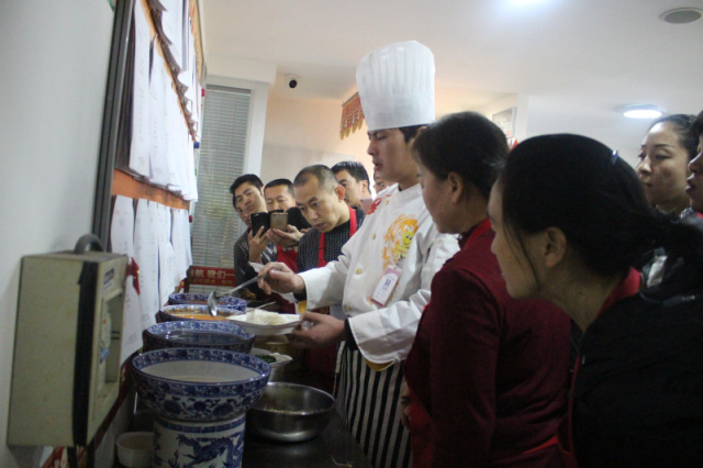 西安面皮的做法大全,汉中米皮做法小吃培训