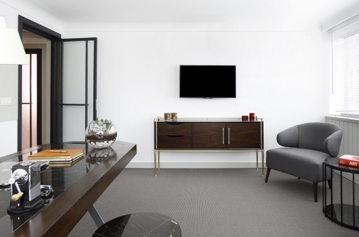 用木色为主的定制办公家具，HOLD住了这份优雅感