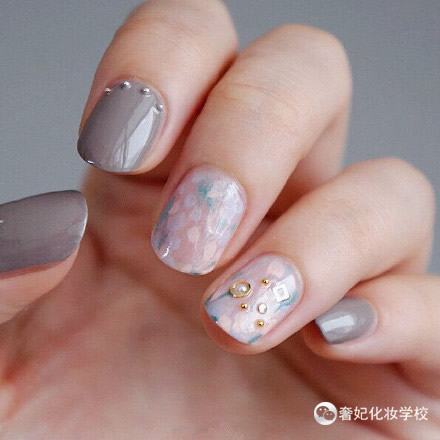 手白的人适合的美甲图片欣赏,手白又好看的女生