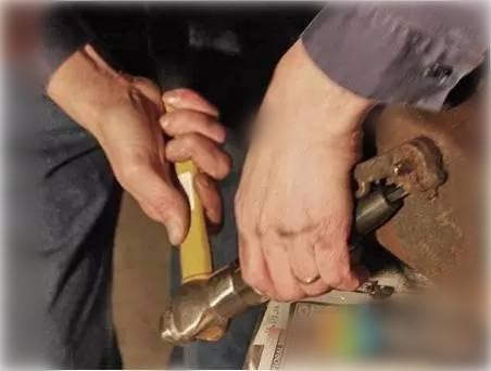 螺丝锈死拧不下来用可乐可以吗,螺丝生锈了拧不下来倒可乐有用吗