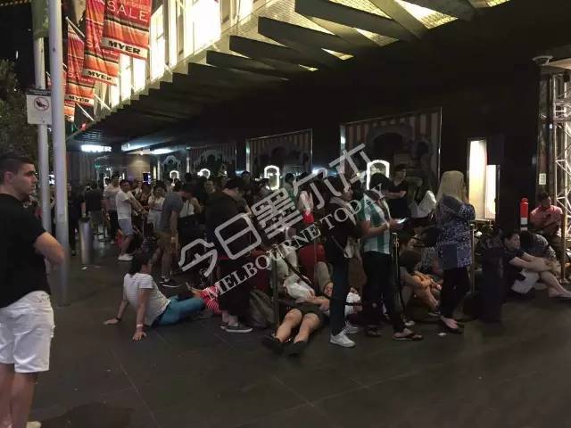 墨市BoxingDay现场：蔻驰5折！兰蔻YSL7折