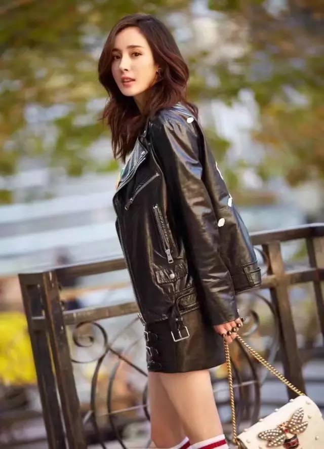 焦糖色大衣搭配什么包包好看,奢品包包如何穿搭