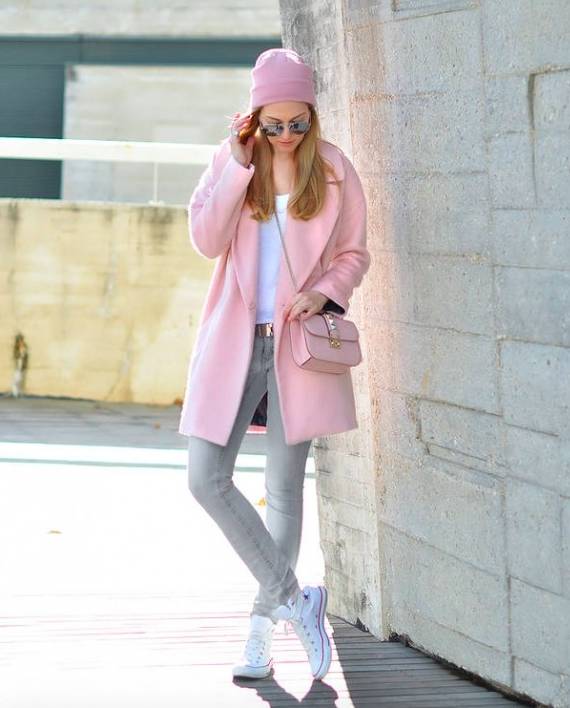 焦糖色大衣搭配什么包包好看,奢品包包如何穿搭