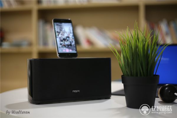 不用耳机孔一样插上就听，RSRDS909未来音响体验