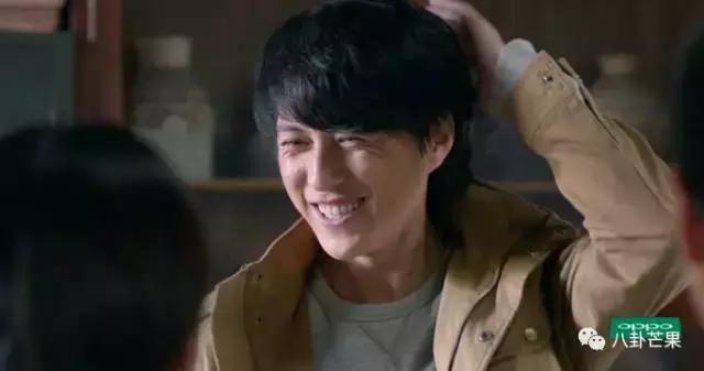 要被靳东的角色蒙蔽了双眼，他本人只有四岁，不能再多！