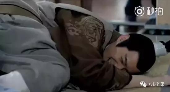 要被靳东的角色蒙蔽了双眼，他本人只有四岁，不能再多！