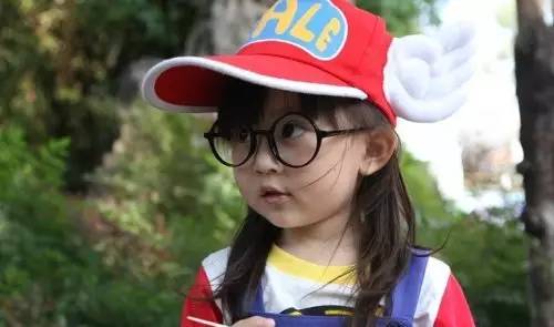 大框眼镜可能导致近视加深,圆框眼镜会影响视力吗