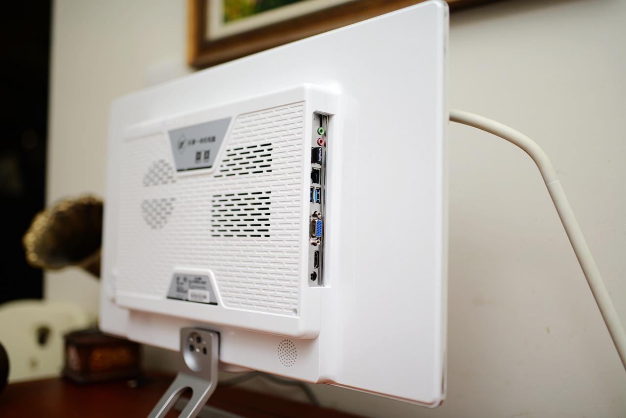 乐事Akali100，一款集娱乐影音的一体机电脑