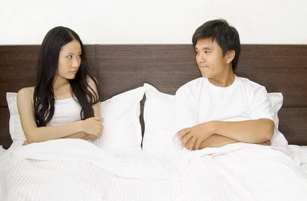 老公经常几百几百的出手，还吃喝赌的我偷拿他一百就生气了