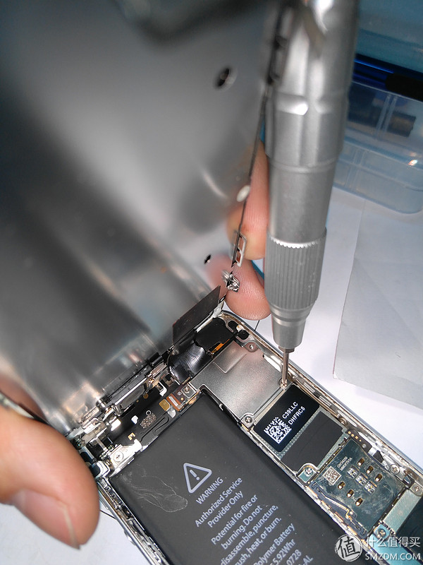 iphone5s摇动机身有响声,苹果手机振动失灵自己反复震动