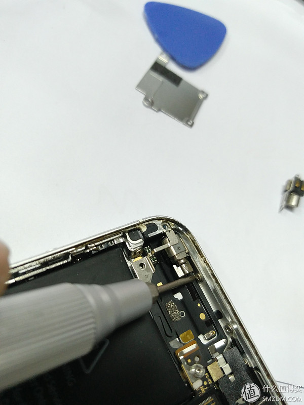 iphone5s摇动机身有响声,苹果手机振动失灵自己反复震动