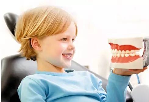 小孩子换牙有什么说法,同岁很多宝宝都换牙了