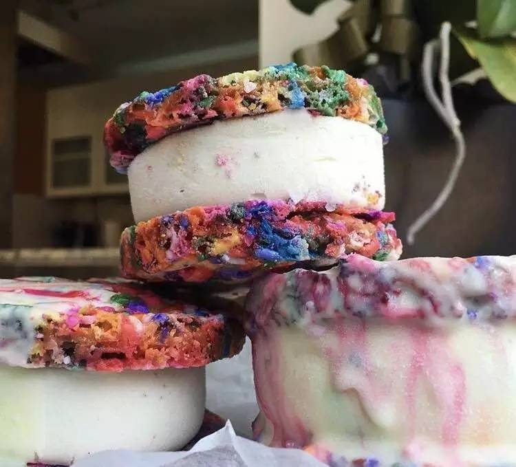 有没有见过最漂亮又好吃的冰淇淋,有什么好吃又不腻的冰淇淋