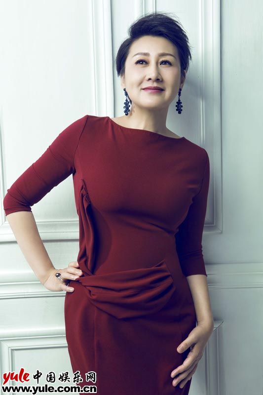 有过多少往事仿佛就在昨天江苏卫视鸡年春晚再放怀旧牌《渴望》剧组27年后重聚首